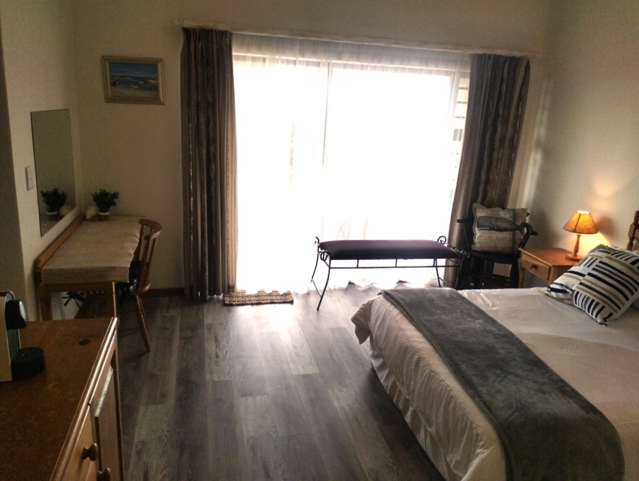To Let 4 Bedroom Property for Rent in Outeniqua Strand Western Cape